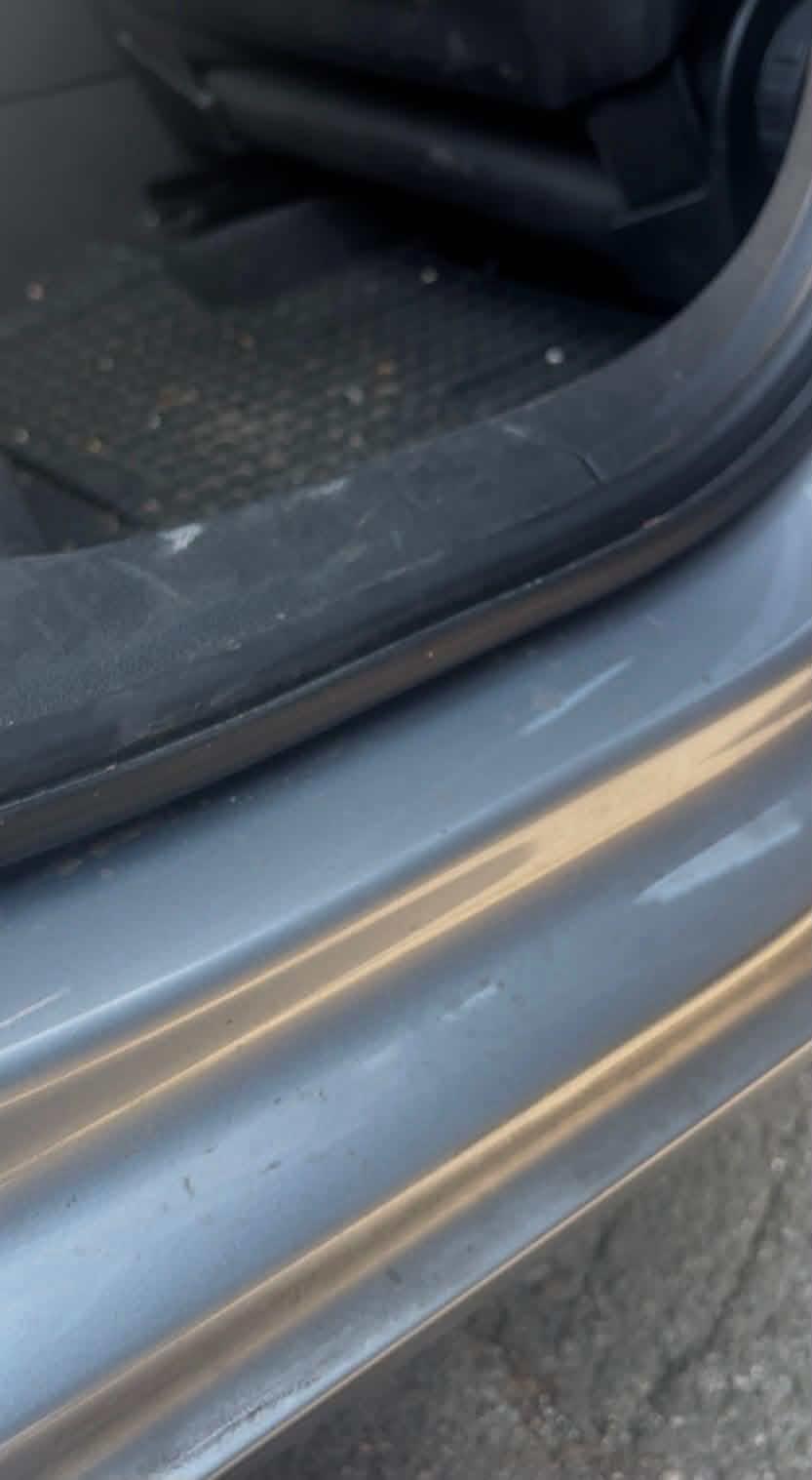 Auto Türeinstieg reinigen Vorher - DiamondDetailing